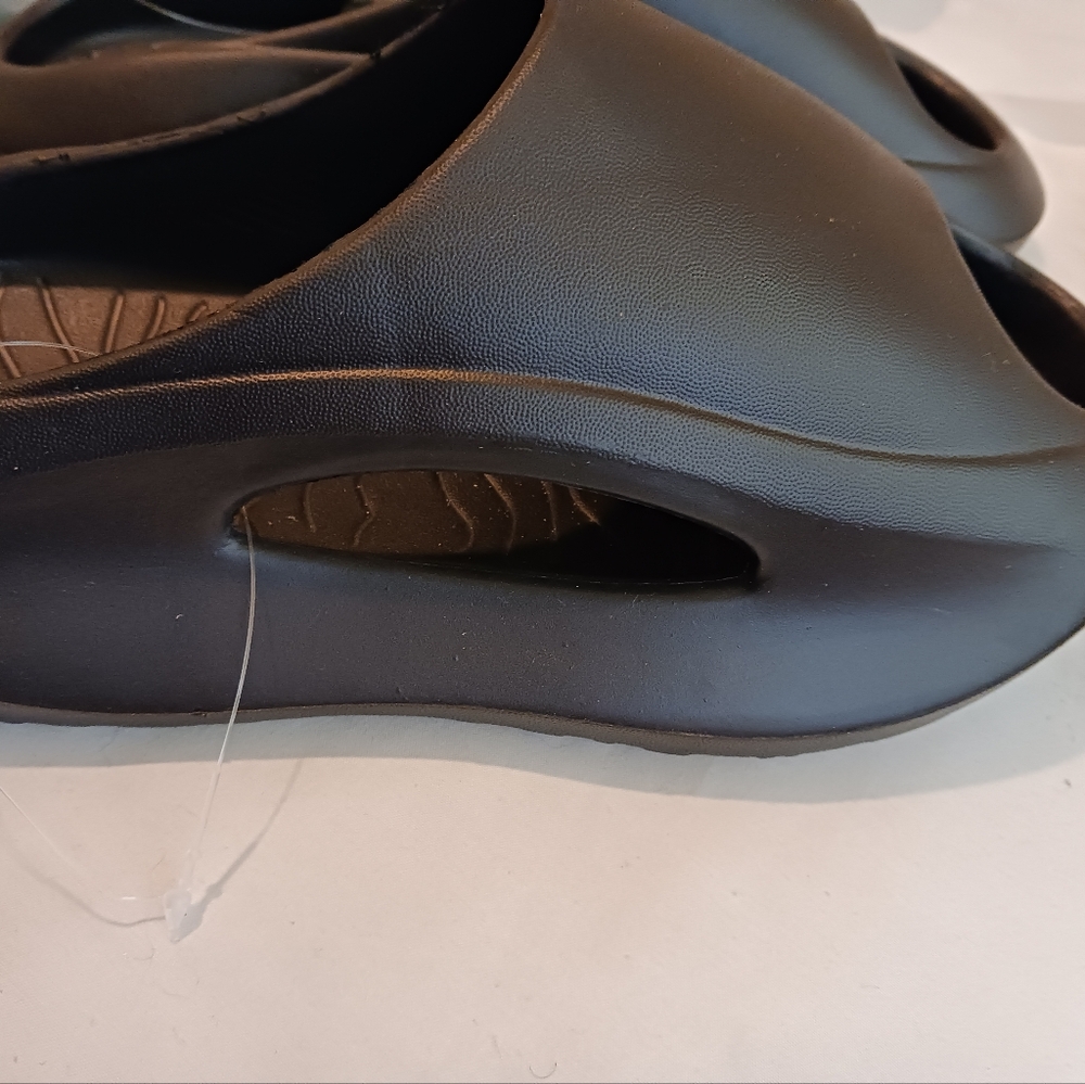 Sandals - Picture 2 of 2